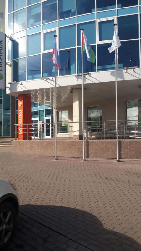 Поставка и монтаж флагштоков на винтовые сваи, печать флагов